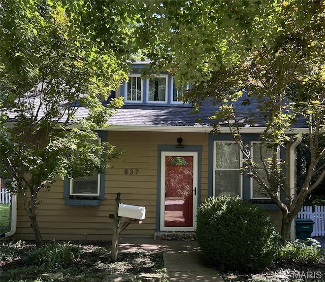 837 Tuxedo Blvd, Saint Louis, MO 63119 - view of front facade with roof with shingles