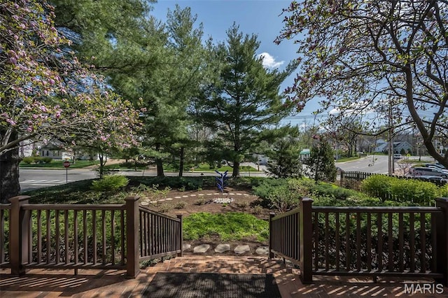 631 N Geyer Rd, Saint Louis, MO 63122 - view of deck