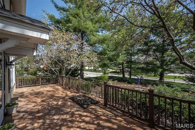 631 N Geyer Rd, Saint Louis, MO 63122 - view of wooden terrace