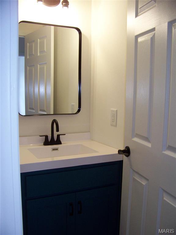 622 Scottsvale Dr, Rolla, MO 65401 - bathroom with vanity