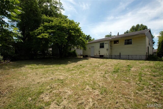 135 Dundee Cir, Saint Louis, MO 63137 - view of grassy yard