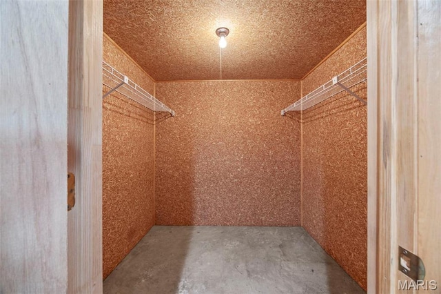1304 Brynnwood Dr, Saint Louis, MO 63124 - view of walk in closet