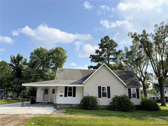 120 W Caldwell, La Plata, MO 63549 - view of front of house with a front yard and roof with shingles