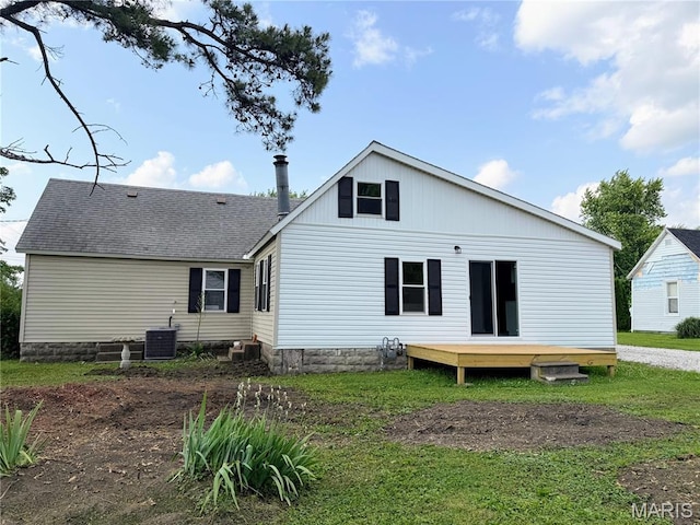 120 W Caldwell, La Plata, MO 63549 - rear view of property featuring a wooden deck and a shingled roof