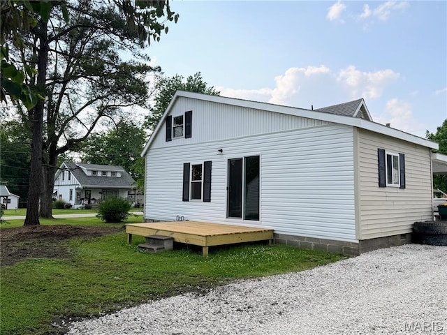120 W Caldwell, La Plata, MO 63549 - rear view of house with a deck