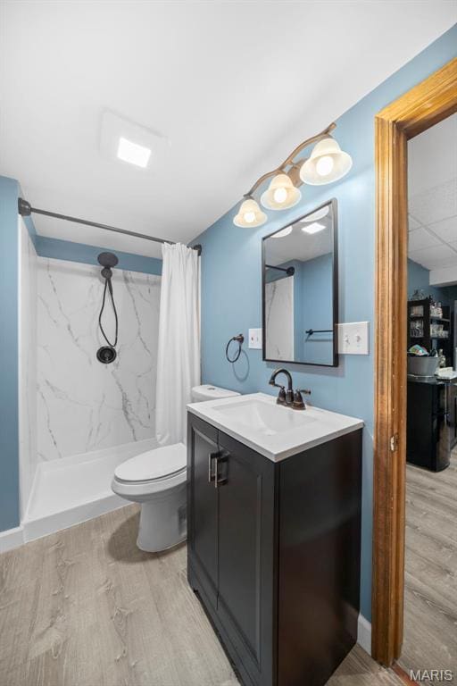 5 Cedar Fork Ct, Defiance, MO 63341 - full bathroom with wood finished floors, curtained shower, vanity, and toilet