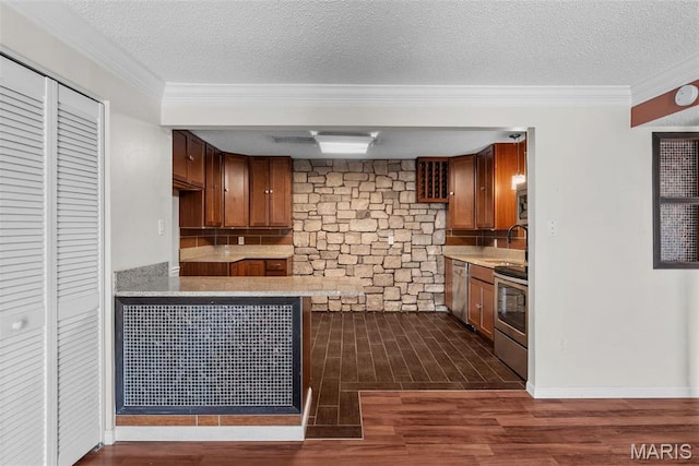 2793 Blackforest Dr Unit B, Saint Louis, MO 63129 - kitchen with light countertops, appliances with stainless steel finishes, dark wood-style flooring, a textured ceiling, and crown molding