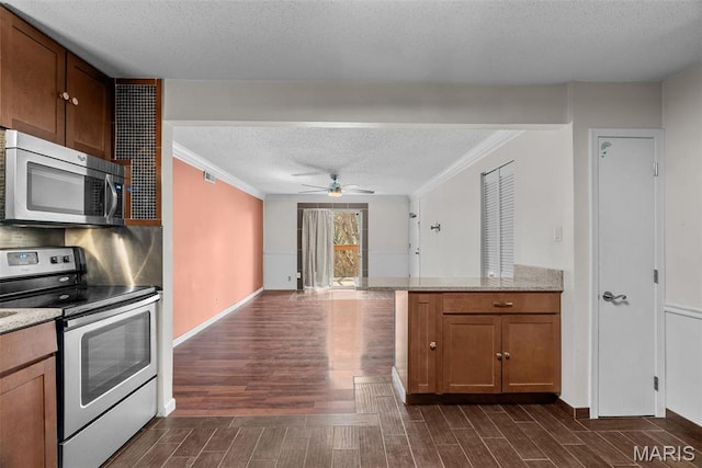2793 Blackforest Dr Unit B, Saint Louis, MO 63129 - kitchen featuring stainless steel appliances, a textured ceiling, dark wood finished floors, ornamental molding, and ceiling fan