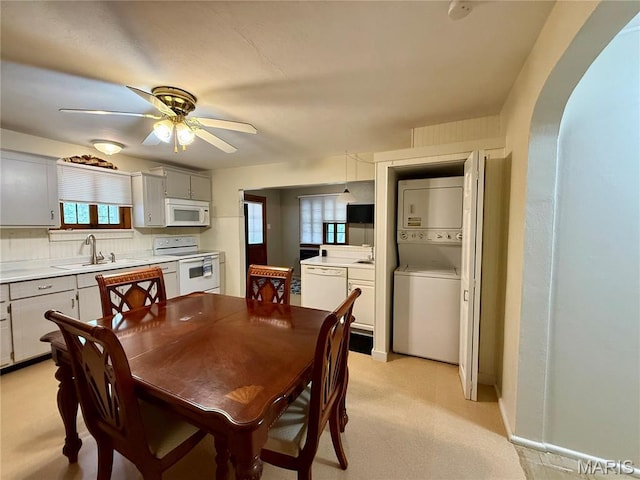 6542 Cedar Hill Rd, Cedar Hill, MO 63016 - dining room featuring stacked washing machine and dryer and a ceiling fan