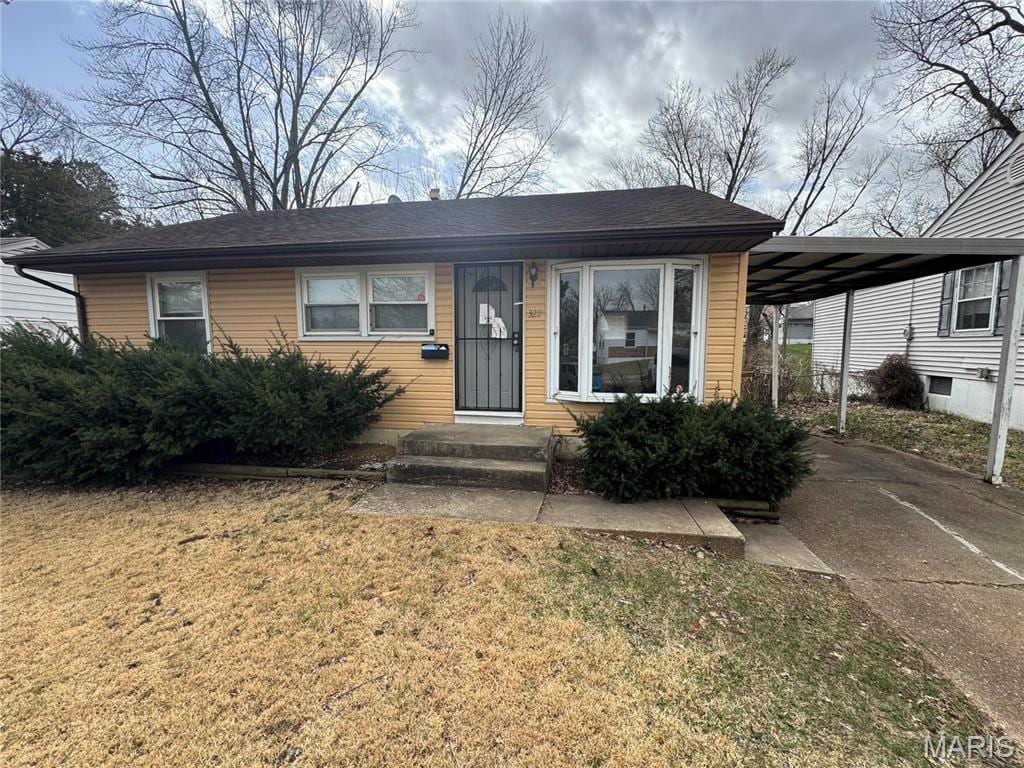 322 Caithness Rd, Saint Louis, MO 63137 - photo 1