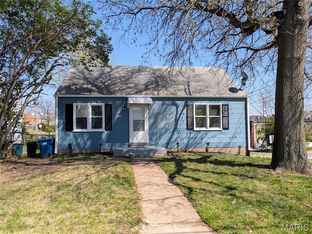 330 N Floridale Ave, Saint Louis, MO 63135 - view of front facade featuring a front lawn