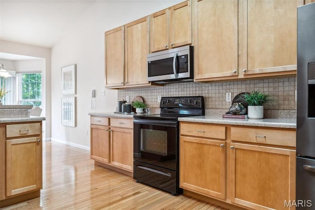 104 Eagle Cove Pl Unit 39B, Saint Charles, MO 63303 - kitchen featuring appliances with stainless steel finishes, tasteful backsplash, light wood finished floors, and light countertops