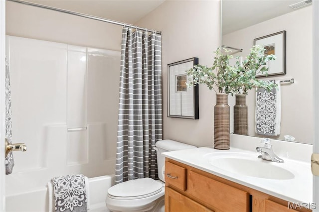 104 Eagle Cove Pl Unit 39B, Saint Charles, MO 63303 - bathroom with toilet, shower / tub combo with curtain, and vanity