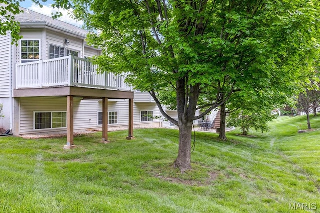 104 Eagle Cove Pl Unit 39B, Saint Charles, MO 63303 - view of grassy yard featuring a deck