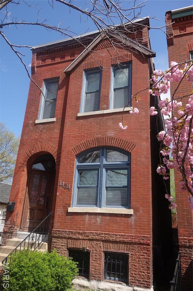 view of front facade with brick siding