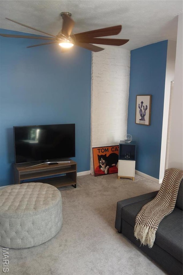 carpeted living room featuring ceiling fan