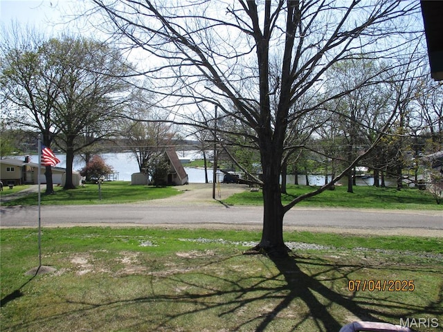 1653 Lakeshore Dr, Cuba, MO 65453 - view of grassy yard