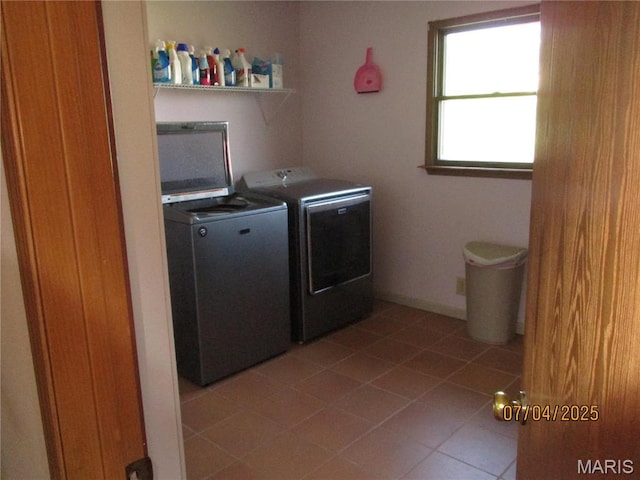1653 Lakeshore Dr, Cuba, MO 65453 - laundry room with separate washer and dryer