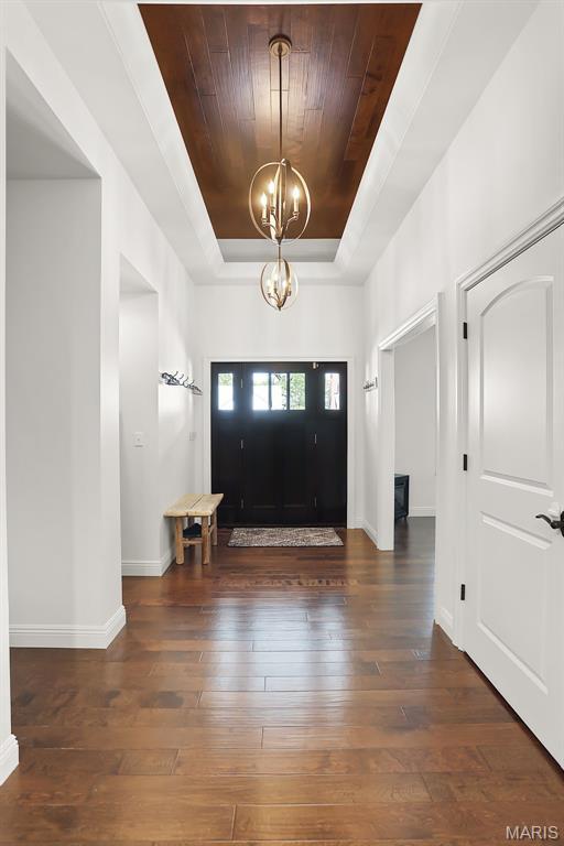 1420 Randle St, Edwardsville, IL 62025 - foyer featuring a raised ceiling, a chandelier, wooden ceiling, baseboards, and hardwood / wood-style floors
