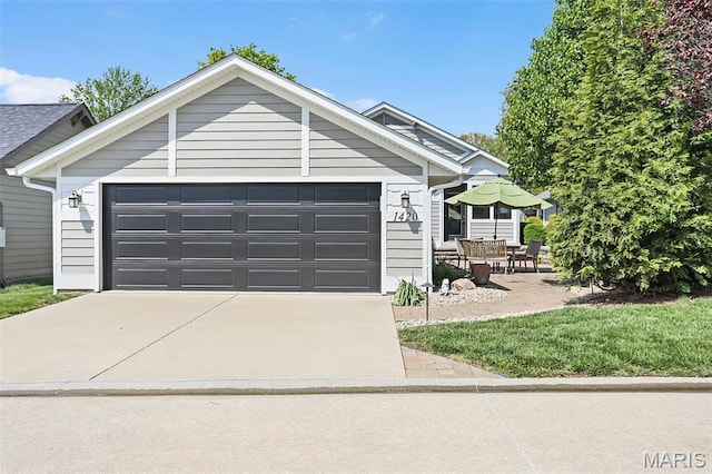 1420 Randle St, Edwardsville, IL 62025 - single story home with driveway
