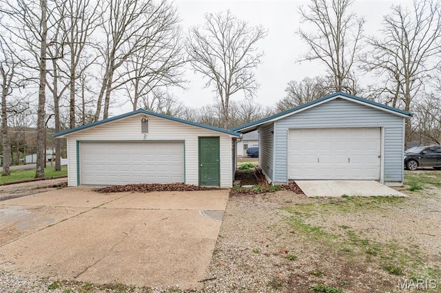 777 Squaw Rd, Cuba, MO 65453 - view of front of house featuring a detached garage and an outbuilding