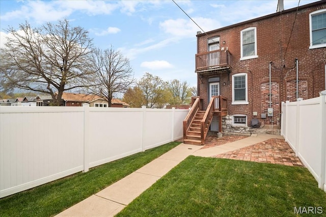 3974 Utah St, Saint Louis, MO 63116 - view of yard featuring a balcony