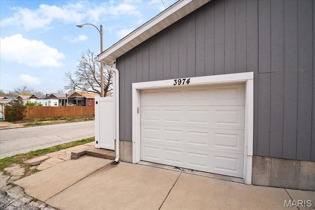 3974 Utah St, Saint Louis, MO 63116 - garage featuring concrete driveway