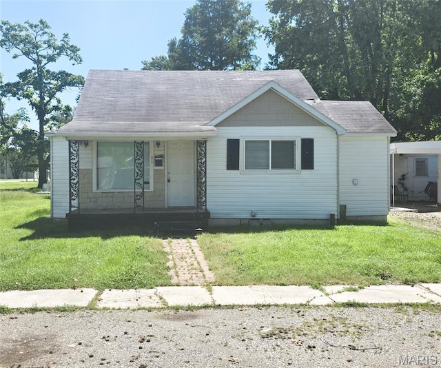 828 W Elk St, Dexter, MO 63841 - view of front facade featuring a front lawn and covered porch