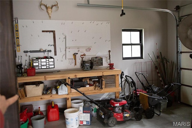 3 Inland Ct, Wright City, MO 63390 - garage with a workshop area
