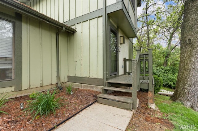 11148 Whispering Oaks Dr, Saint Louis, MO 63136 - property entrance with board and batten siding