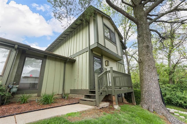 11148 Whispering Oaks Dr, Saint Louis, MO 63136 - rear view of property with board and batten siding and a deck