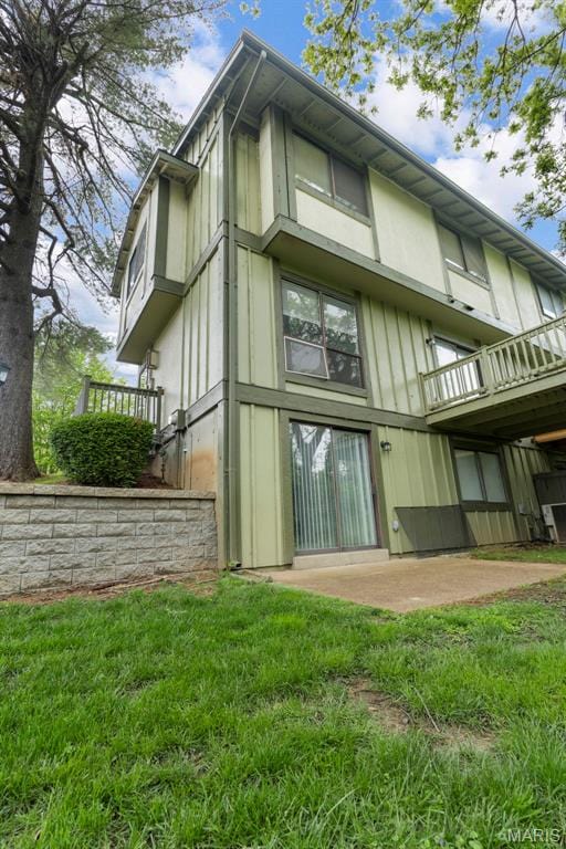 11148 Whispering Oaks Dr, Saint Louis, MO 63136 - back of property with a patio area and a yard