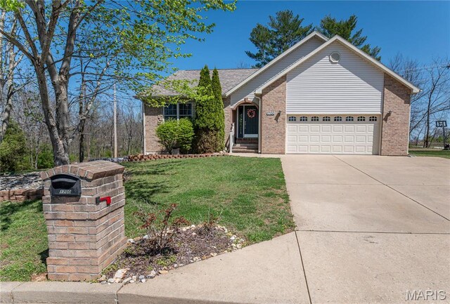 1700 Palmer Ct, Rolla, MO 65401 - ranch-style home with driveway, brick siding, an attached garage, and a front lawn