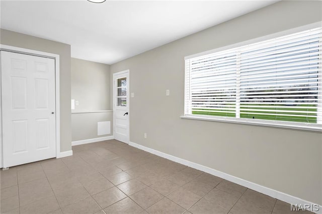 9738 Traverse Ln, Saint Louis, MO 63134 - entryway featuring tile patterned flooring and baseboards