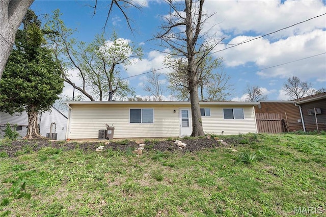 9738 Traverse Ln, Saint Louis, MO 63134 - view of back of property