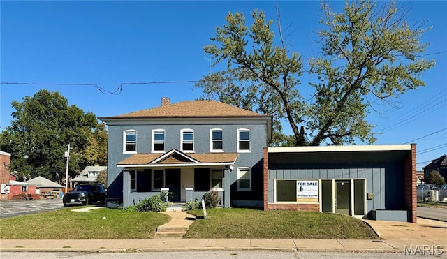 view of front of property featuring a front lawn and covered porch
