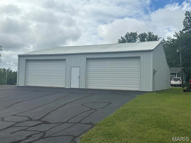 view of detached garage