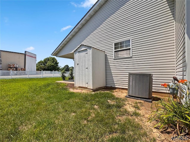 737 Marney Ln, Waterloo, IL 62298 - view of yard with a shed