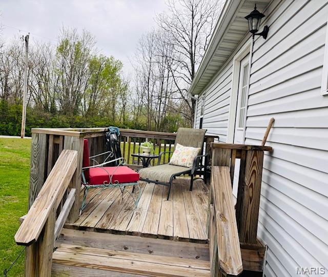 9 Mcleod St Unit A, Cuba, MO 65453 - view of deck