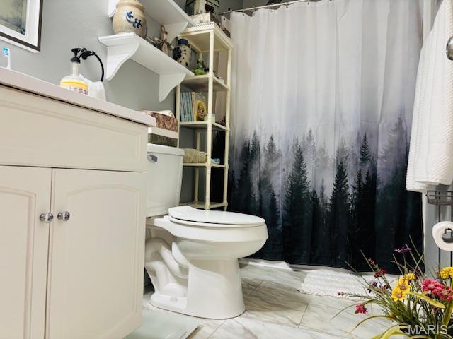 9 Mcleod St Unit A, Cuba, MO 65453 - bathroom with toilet, a shower with shower curtain, and vanity