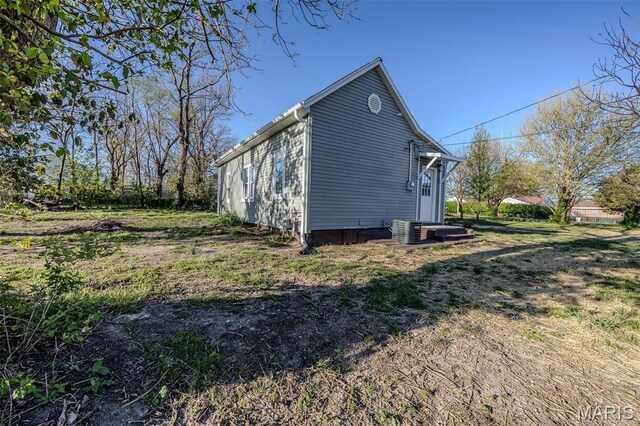 450 Michigan, Lebanon, MO 65536 - view of side of home featuring central AC unit