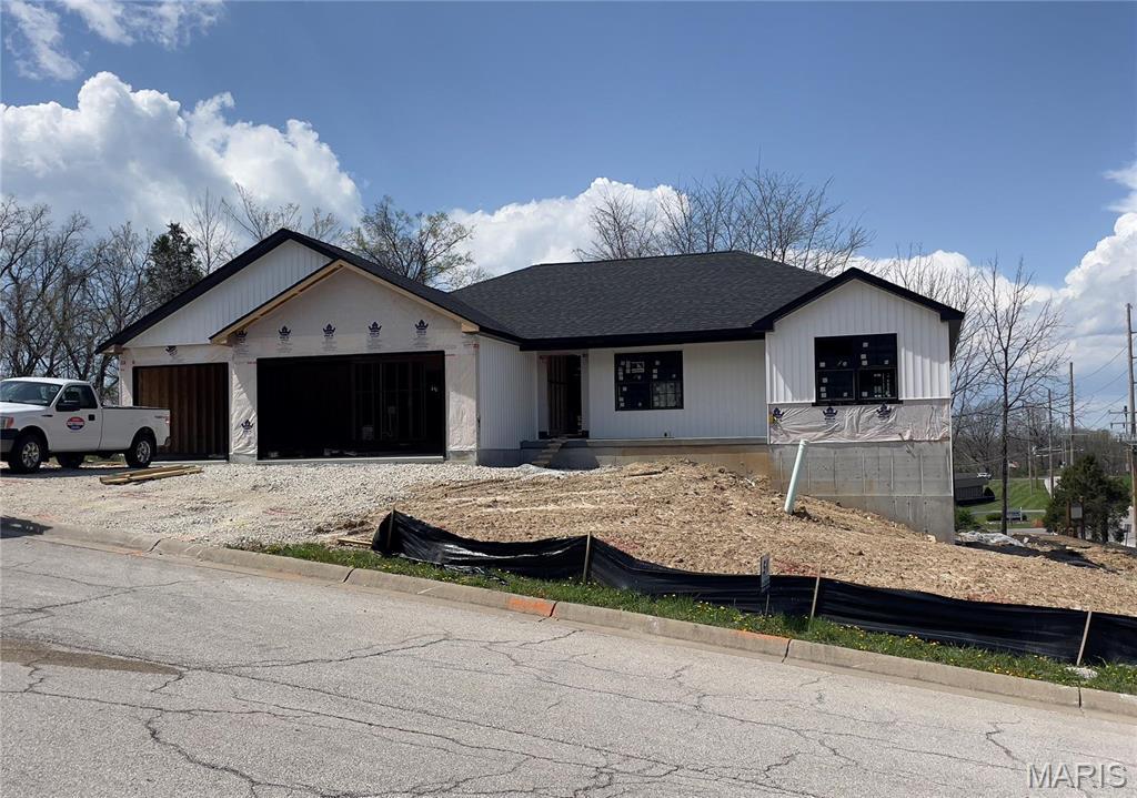 101 Carmel Ln, Washington, MO 63090 - view of front facade featuring a garage and driveway