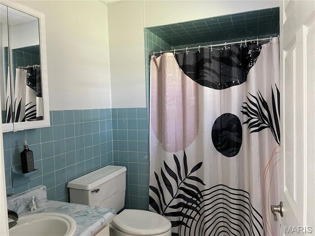 49 S St St, Piedmont, MO 63957 - bathroom with tile walls, toilet, curtained shower, and vanity