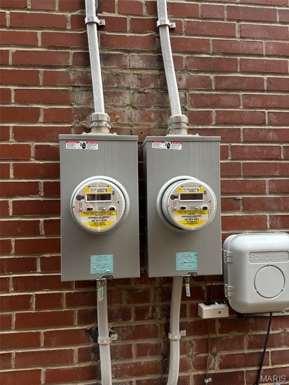 4519 Flora Ave, Saint Louis, MO 63110 - utilities featuring electric meter