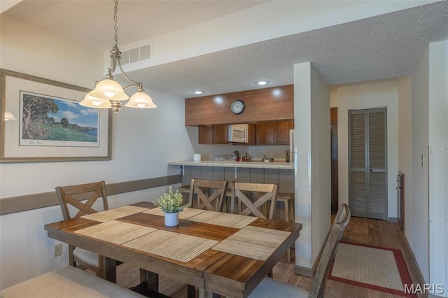 31 N Lionshead Dr, Innsbrook, MO 63390 - dining area with wood finished floors, a textured ceiling, baseboards, and recessed lighting