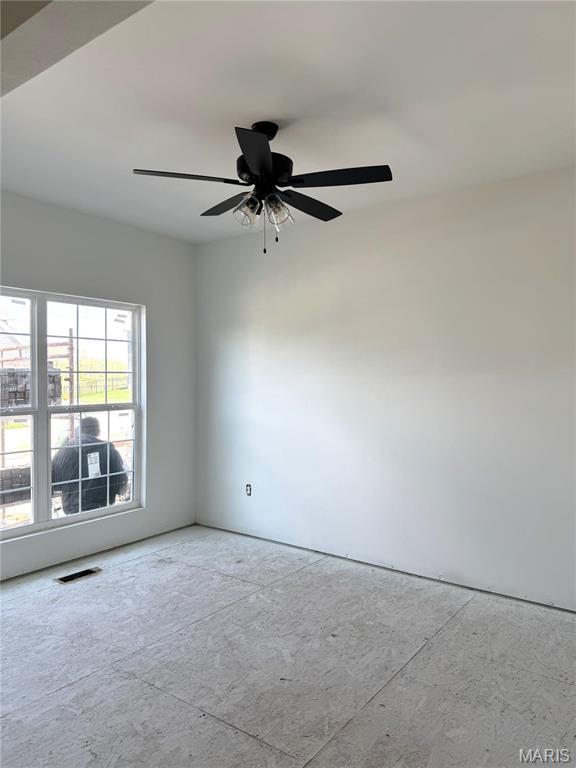 unfurnished room with ceiling fan