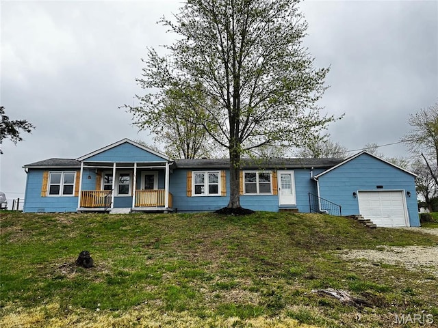 1138 N Washington Ave, Union, MO 63084 - ranch-style house featuring a porch, a garage, and a front lawn