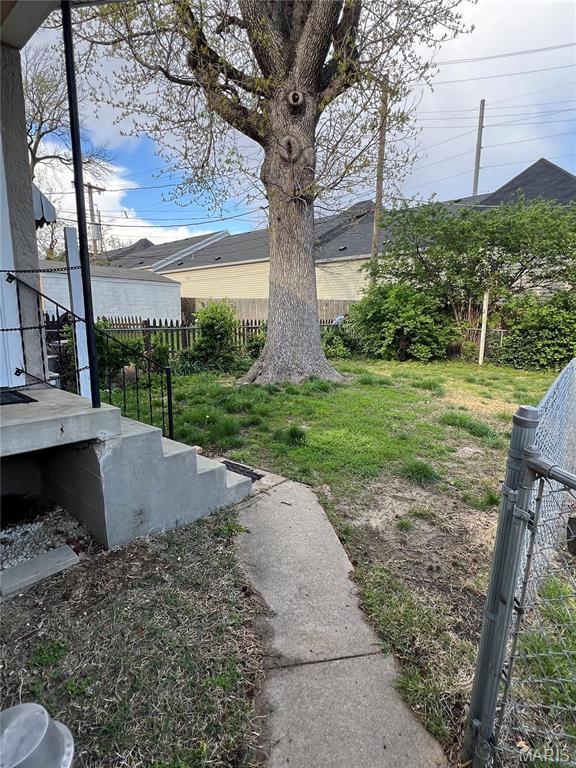 2326 Patton Ave, Saint Louis, MO 63144 - view of yard