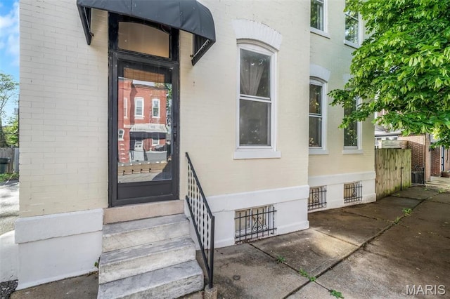 2811 Pennsylvania Ave, Saint Louis, MO 63118 - property entrance featuring brick siding