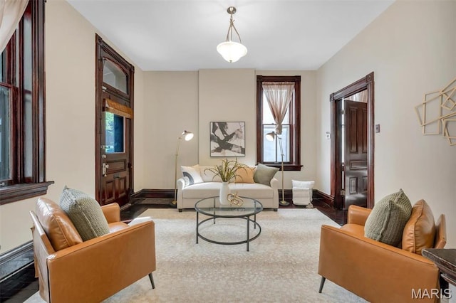 2811 Pennsylvania Ave, Saint Louis, MO 63118 - living area with baseboards